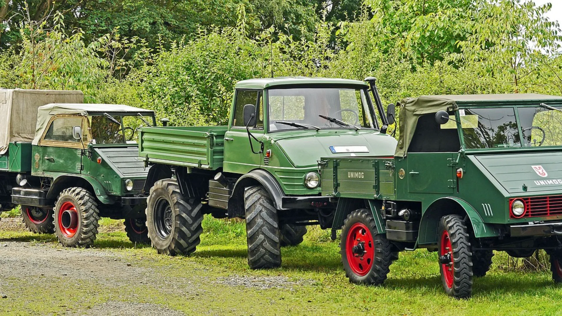 3-green-old-generation-mercedes-benz-unimog