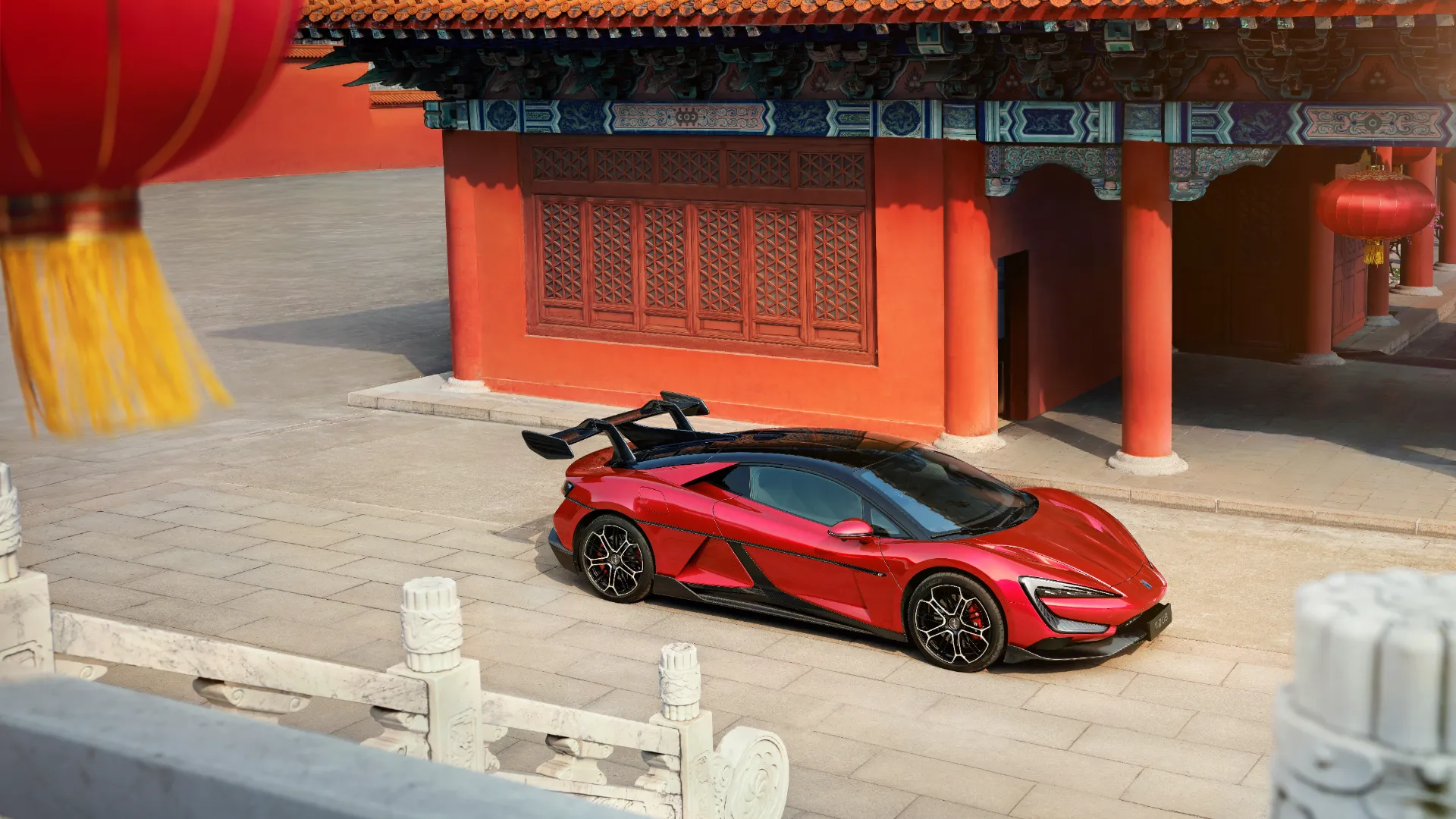 BYD-U9-Yangwang-red-in-pagoda BYD-U9-Yangwang-red-in-pagoda