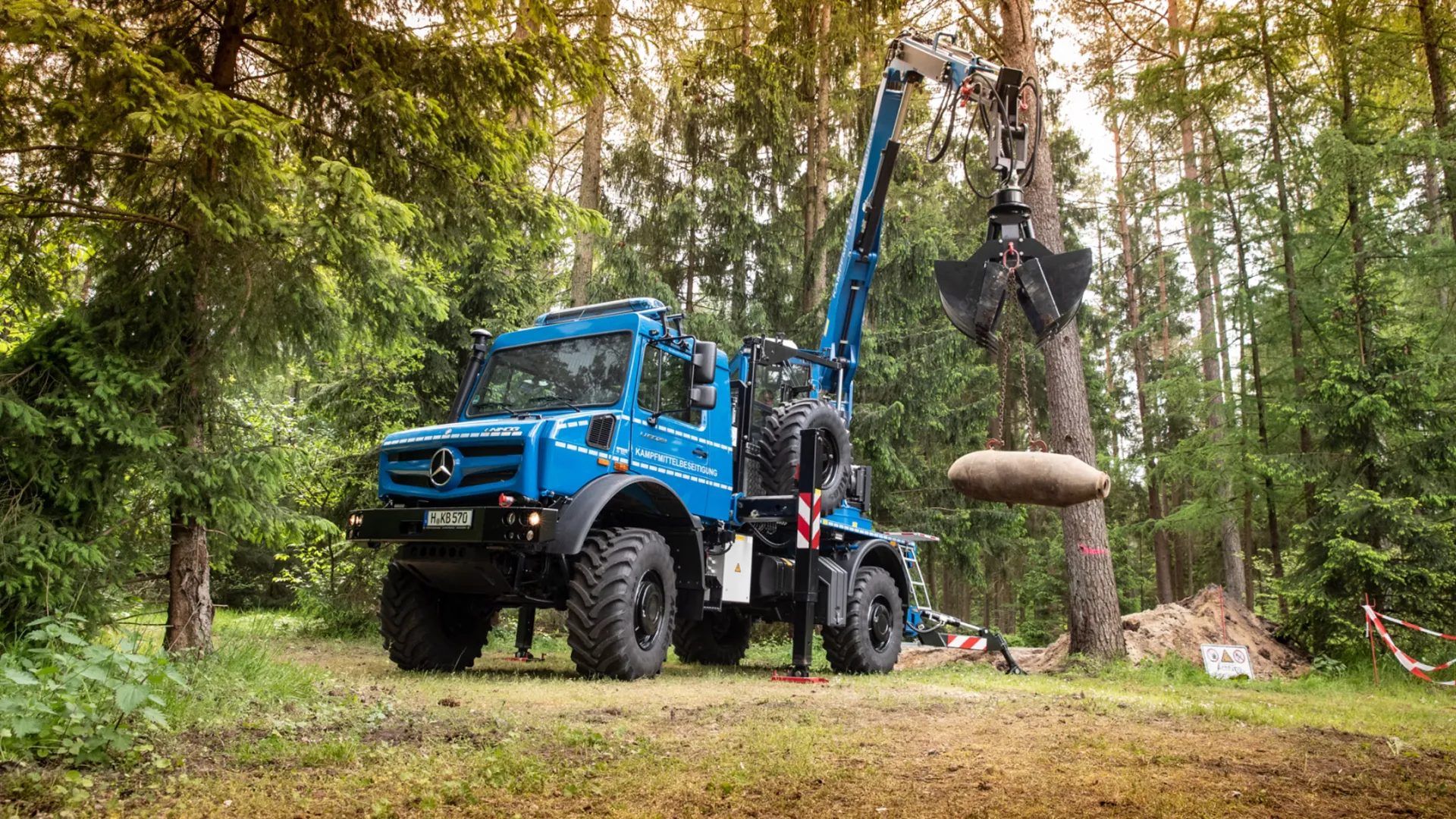 blue-mercedes-benz-unimog-lifting