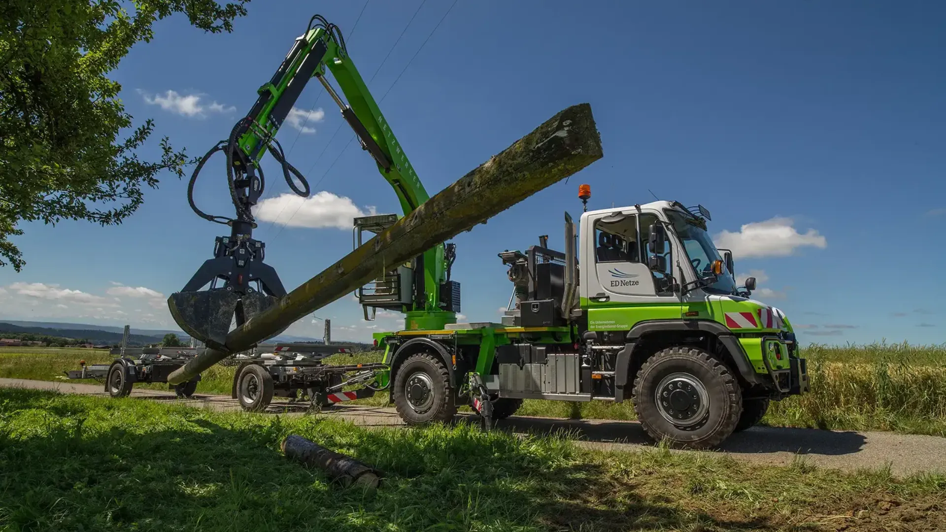 mercedes-benz-unimog-tree-cutting-extension