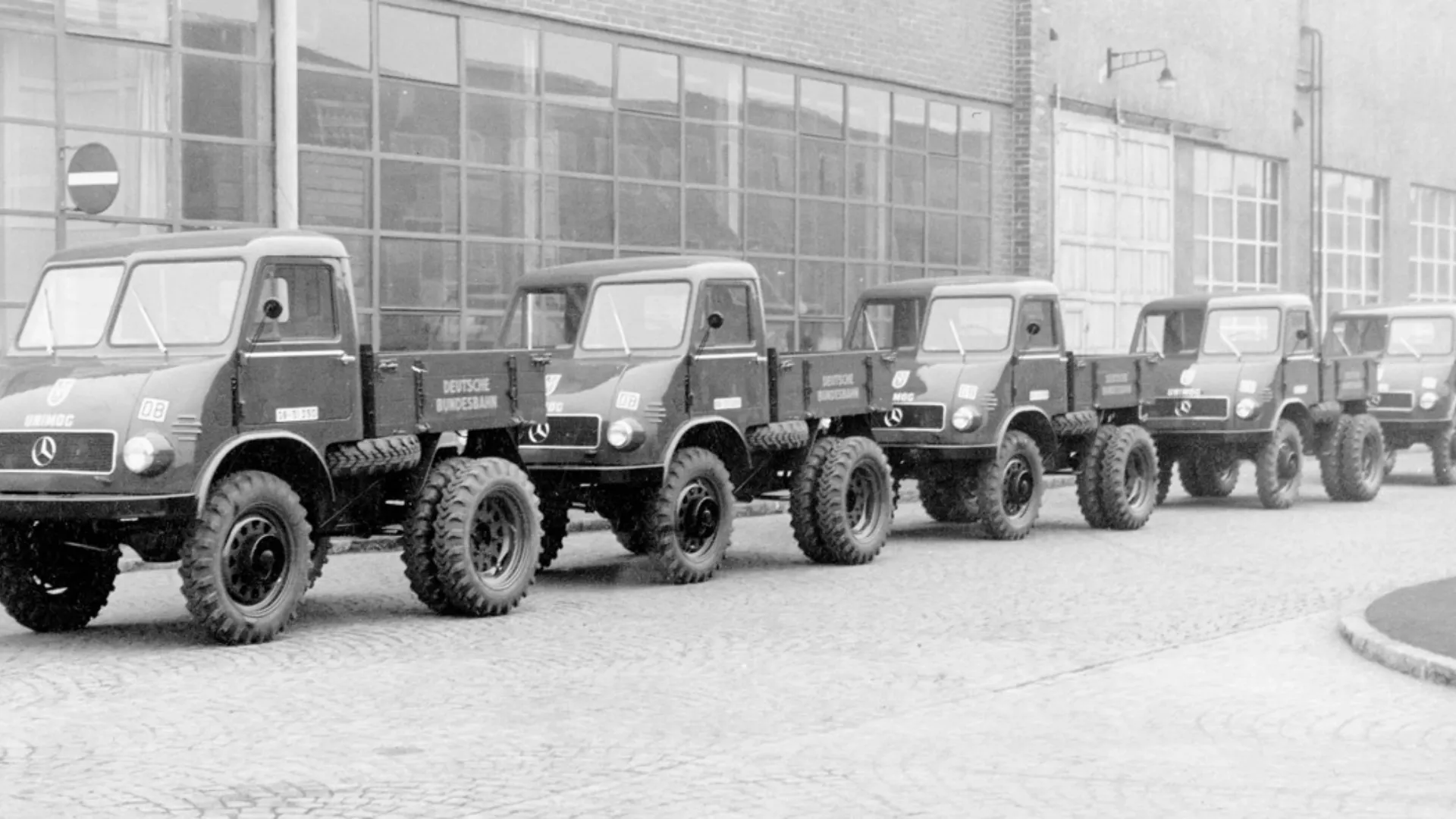old-generation-mercedes-benz-unimogs